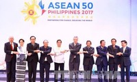 Thủ tướng dự khai mạc Hội nghị cấp cao ASEAN lần thứ 30 tại Philippines